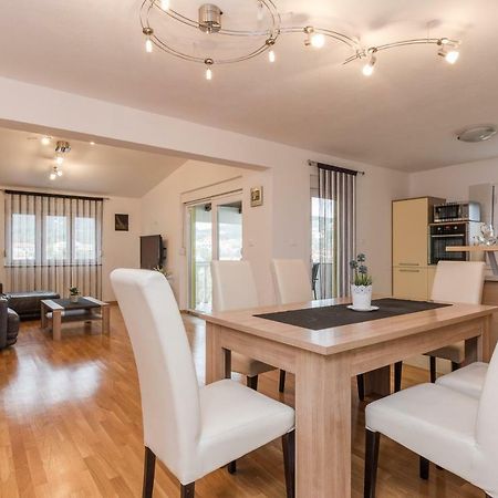 Apartment Natalie Sea View With 3 Bedrooms And Everything Is Air-Conditioned 萨利 外观 照片