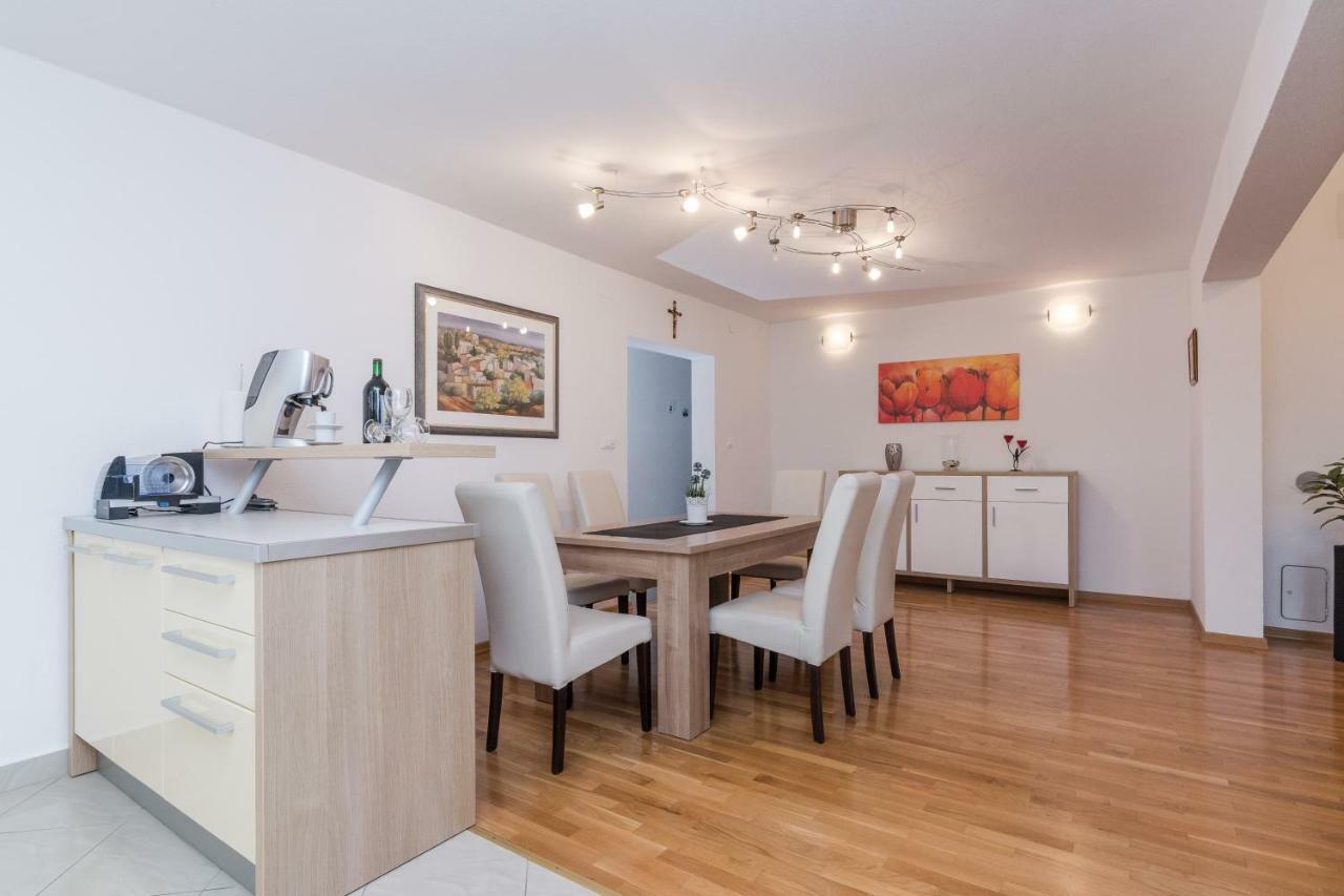 Apartment Natalie Sea View With 3 Bedrooms And Everything Is Air-Conditioned 萨利 外观 照片