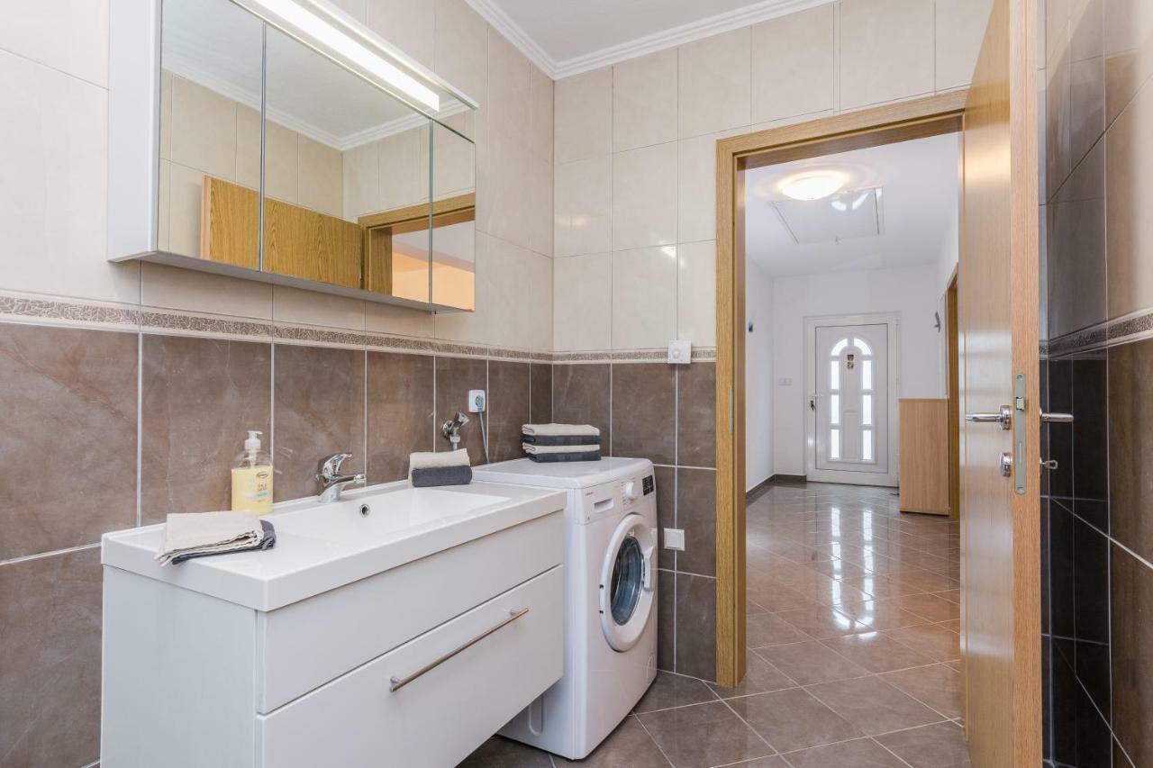 Apartment Natalie Sea View With 3 Bedrooms And Everything Is Air-Conditioned 萨利 外观 照片