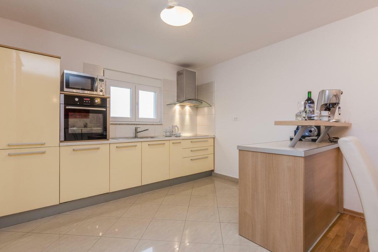 Apartment Natalie Sea View With 3 Bedrooms And Everything Is Air-Conditioned 萨利 外观 照片