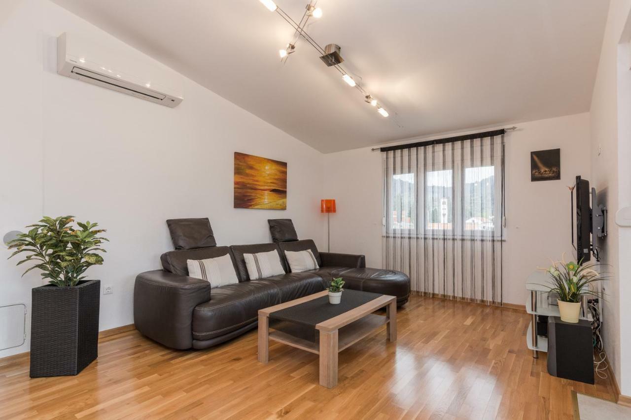 Apartment Natalie Sea View With 3 Bedrooms And Everything Is Air-Conditioned 萨利 外观 照片